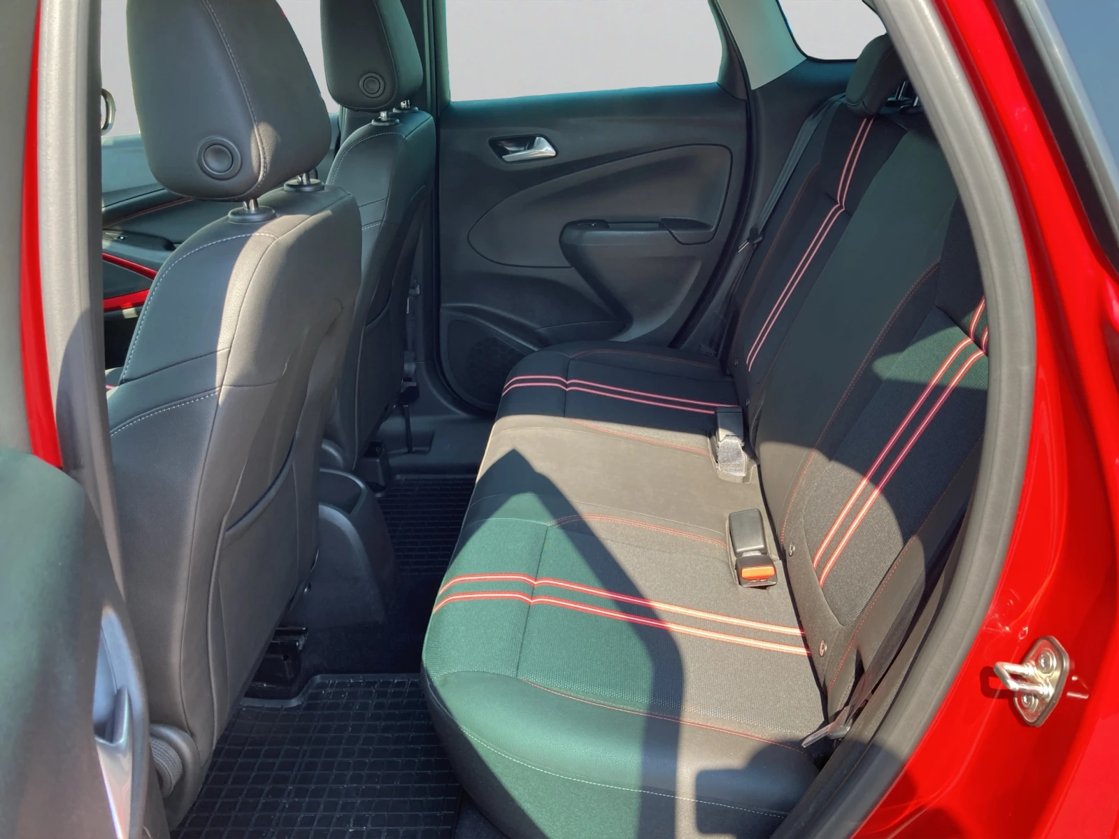 Opel Crossland X GS Line 1.2Turbo бензин (96kW/130 к.с.) MT6 MY22, снимка 11 - Автомобили и джипове - 55007631