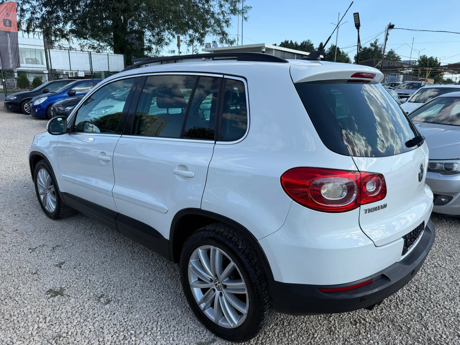 VW Tiguan 2.0 TDI -140k 4x4, снимка 4 - Автомобили и джипове - 55564457