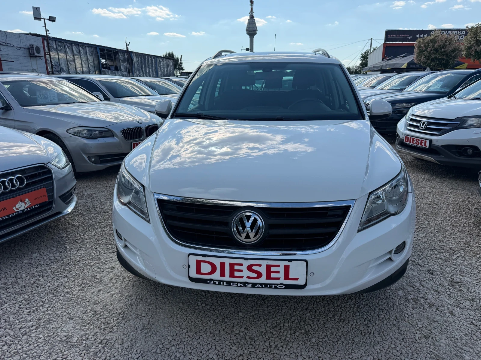 VW Tiguan 2.0 TDI -140k 4x4, снимка 2 - Автомобили и джипове - 55564457
