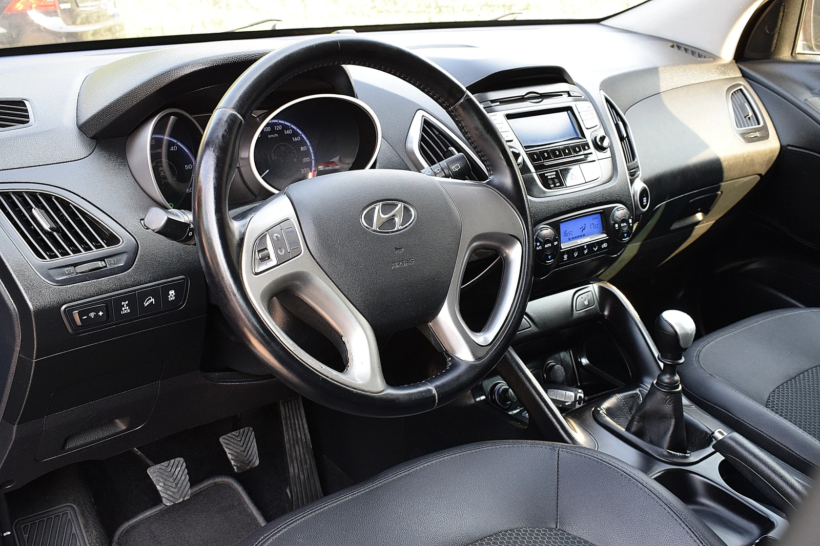Hyundai IX35 2.0ШВЕЙЦАРИЯ/LUX/4x4, снимка 8 - Автомобили и джипове - 55713349