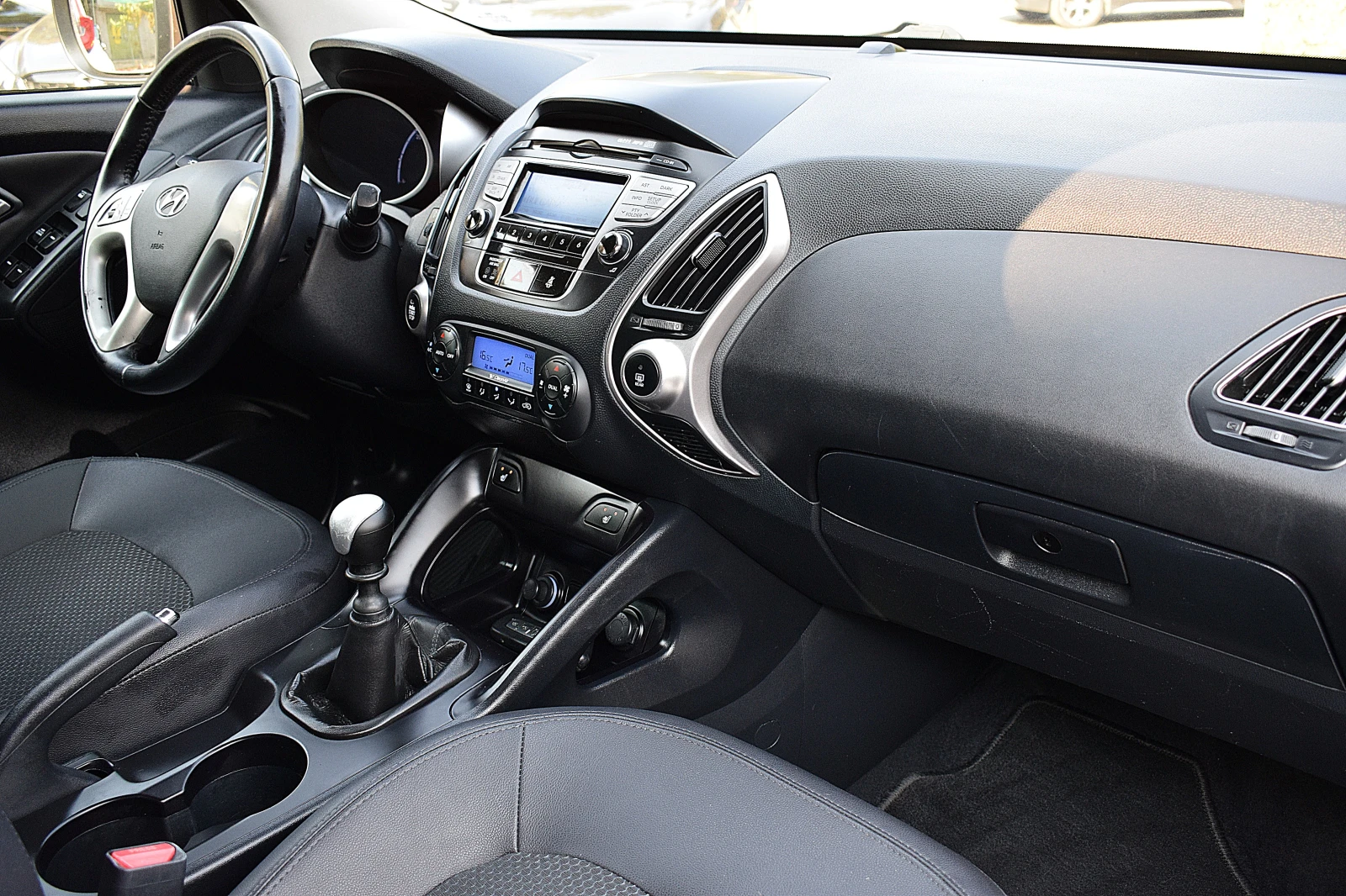 Hyundai IX35 2.0ШВЕЙЦАРИЯ/LUX/4x4, снимка 13 - Автомобили и джипове - 55713349
