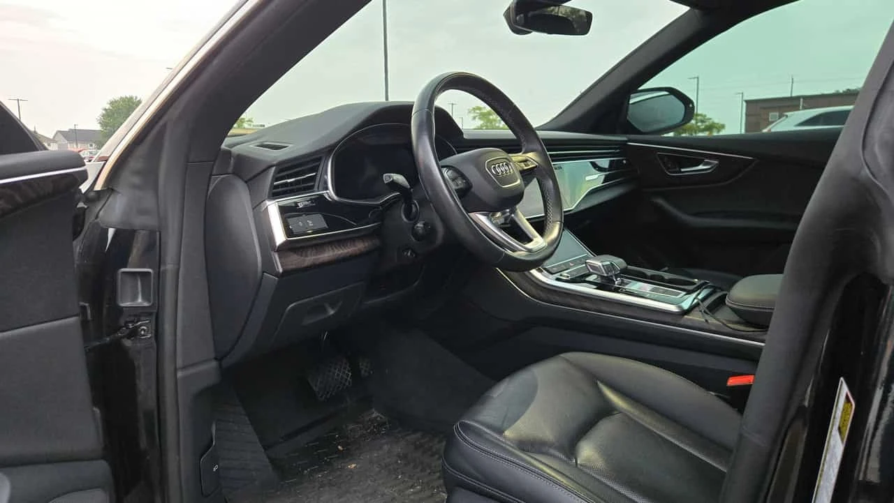 Audi Q8 * PROGRESSIV * ДИСТРОНИК * 360 * ОБДУХВАНЕ * ПАНО , снимка 5 - Автомобили и джипове - 55777794