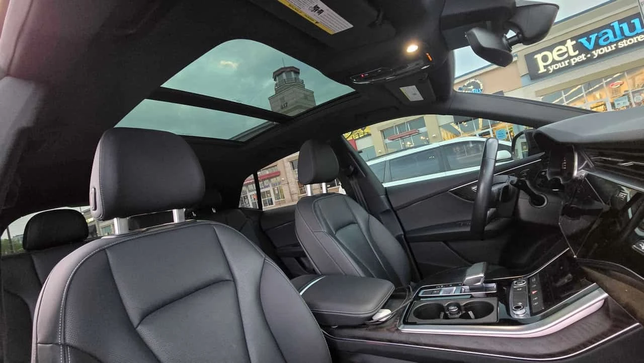 Audi Q8 * PROGRESSIV * ДИСТРОНИК * 360 * ОБДУХВАНЕ * ПАНО , снимка 14 - Автомобили и джипове - 55777794