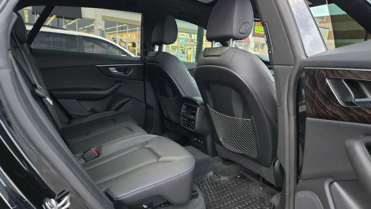 Audi Q8 * PROGRESSIV * ДИСТРОНИК * 360 * ОБДУХВАНЕ * ПАНО , снимка 13 - Автомобили и джипове - 55777794