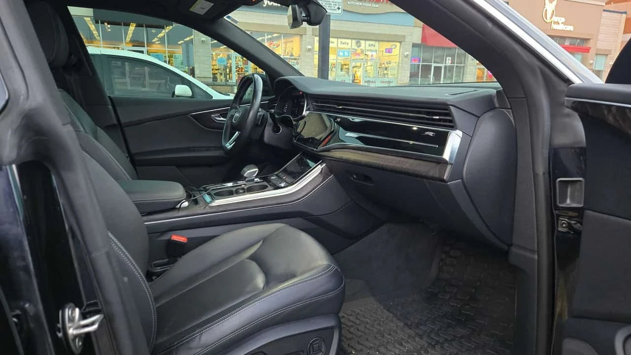 Audi Q8 * PROGRESSIV * ДИСТРОНИК * 360 * ОБДУХВАНЕ * ПАНО , снимка 12 - Автомобили и джипове - 55777794