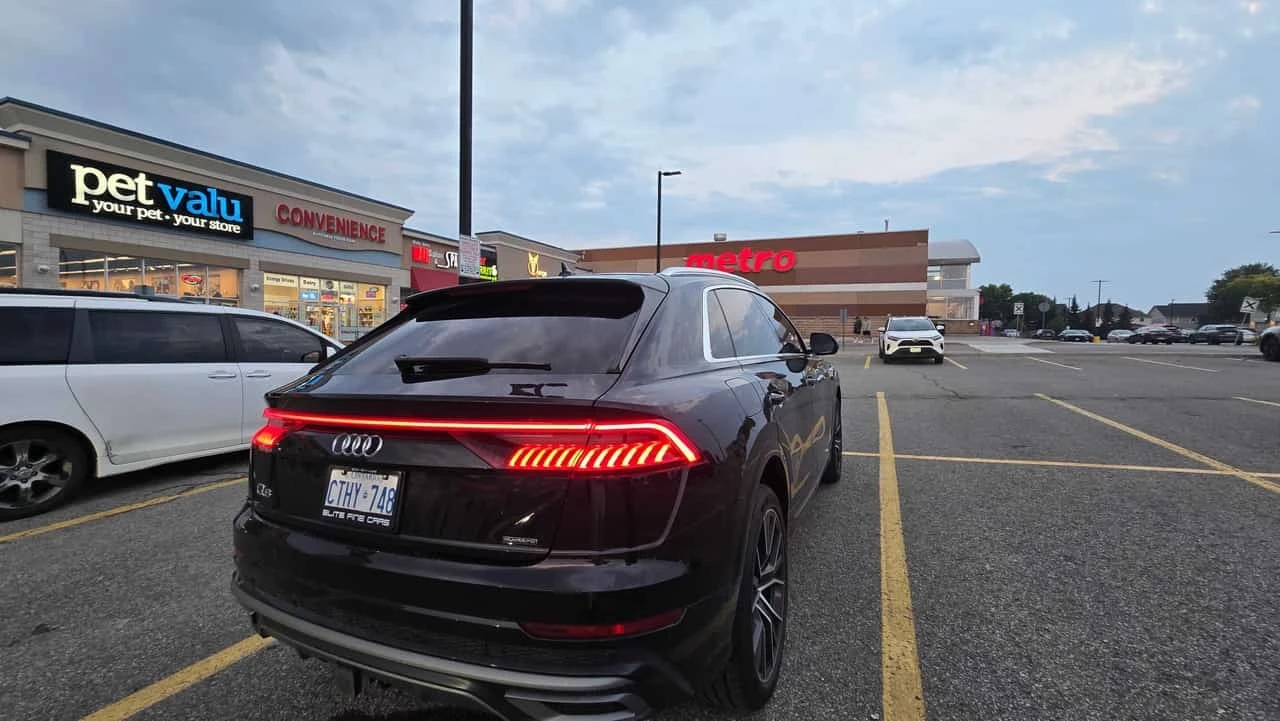 Audi Q8 * PROGRESSIV * ДИСТРОНИК * 360 * ОБДУХВАНЕ * ПАНО , снимка 17 - Автомобили и джипове - 55777794