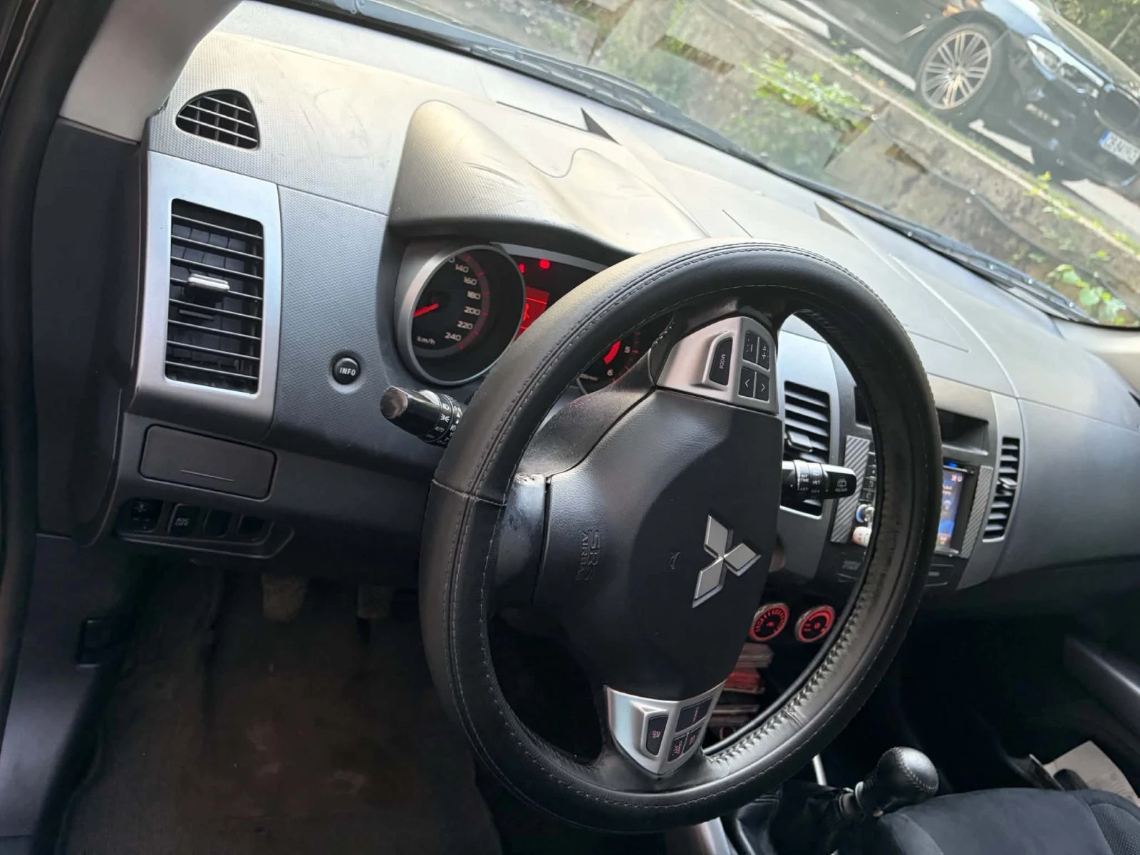 Mitsubishi Outlander, снимка 7 - Автомобили и джипове - 55942081