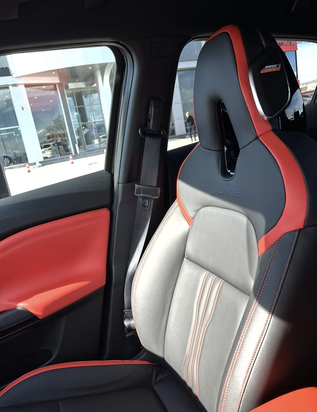 Nissan Juke, снимка 4 - Автомобили и джипове - 56328855