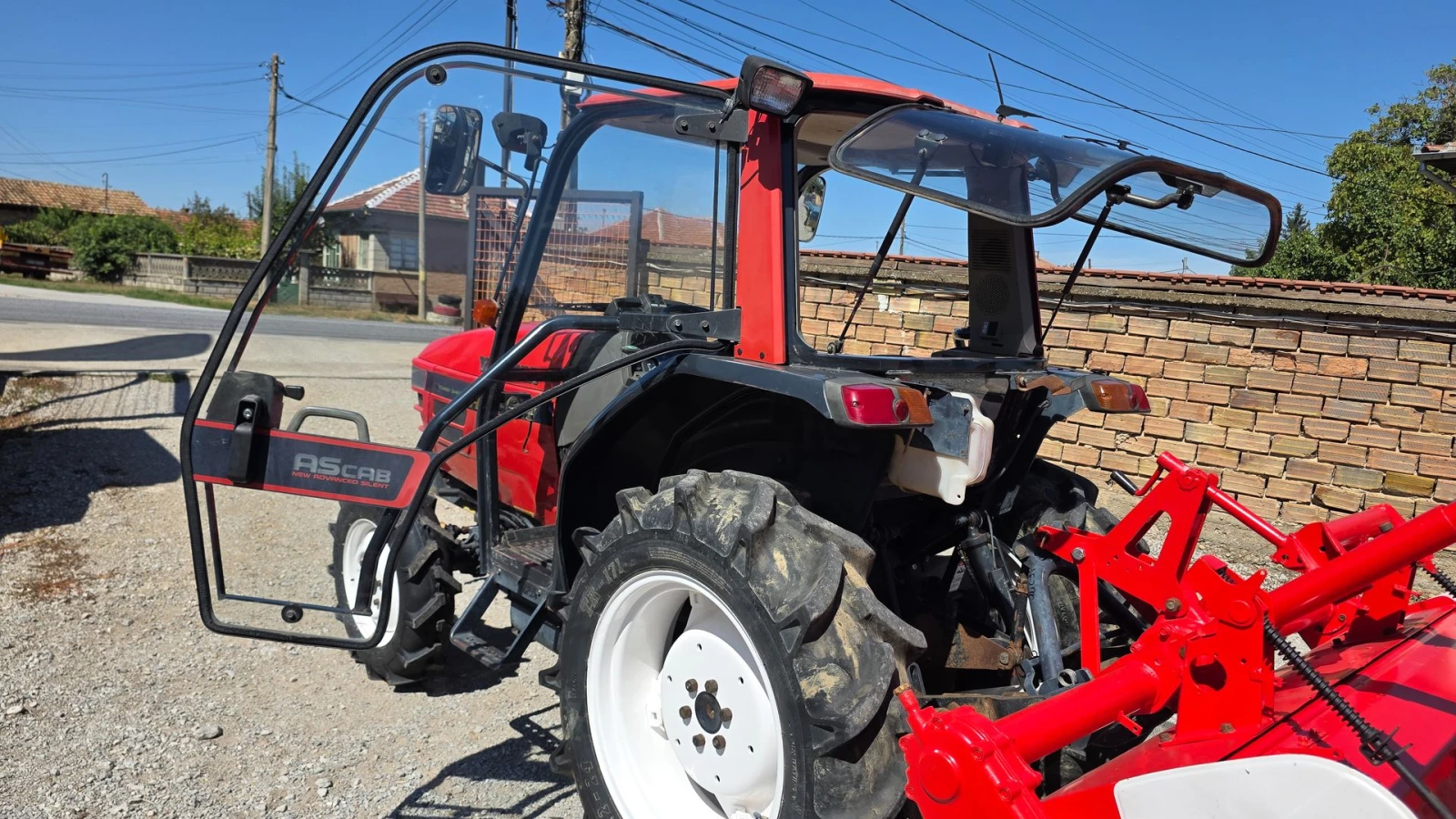 Трактор Yanmar AF270 с кабина, 4х4, 27 кс., АграБГ Джолев, снимка 10 - Селскостопанска техника - 5224426