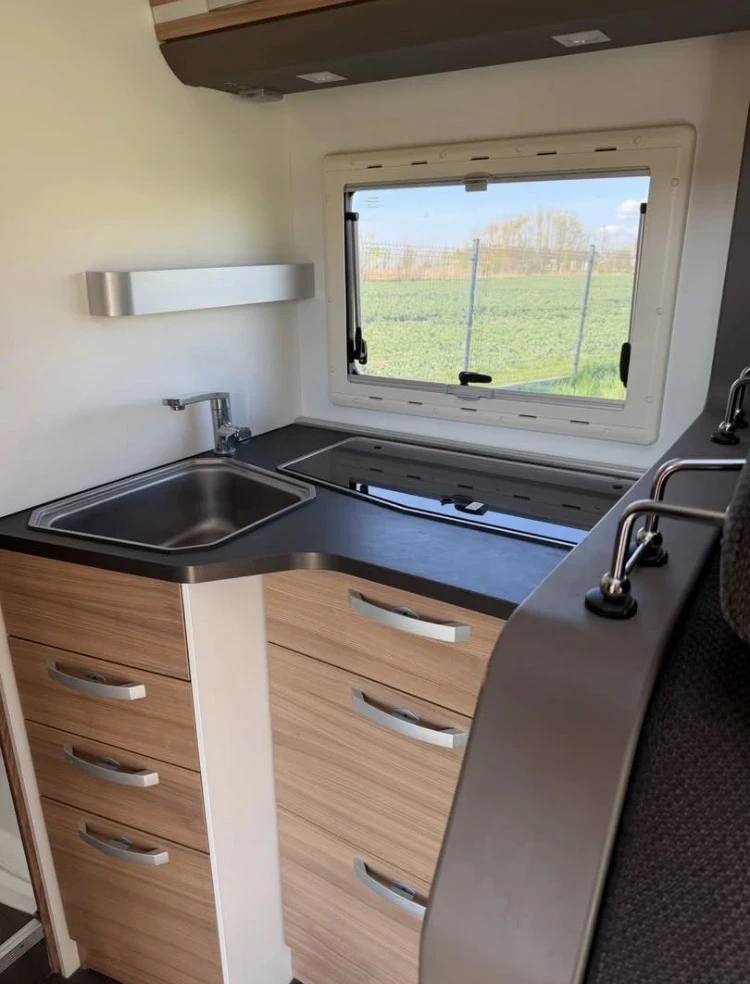 Кемпер Adria Coral Fiat , снимка 11 - Каравани и кемпери - 56007633