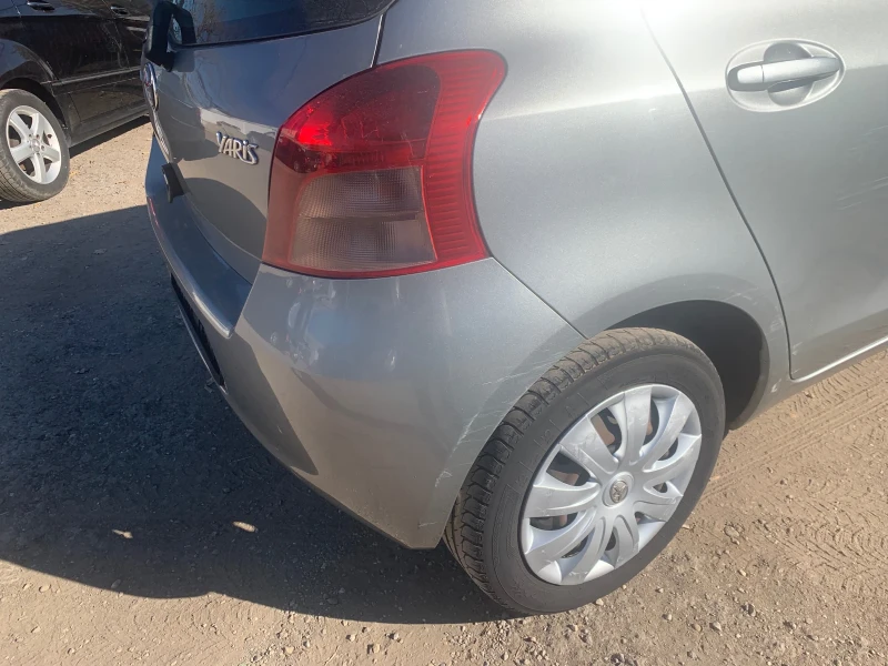 Toyota Yaris 1.3i ВНОС ИТАЛИЯ, снимка 4 - Автомобили и джипове - 45255790