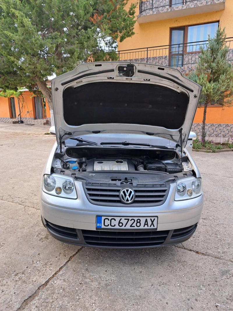 VW Touran, снимка 8 - Автомобили и джипове - 47352740