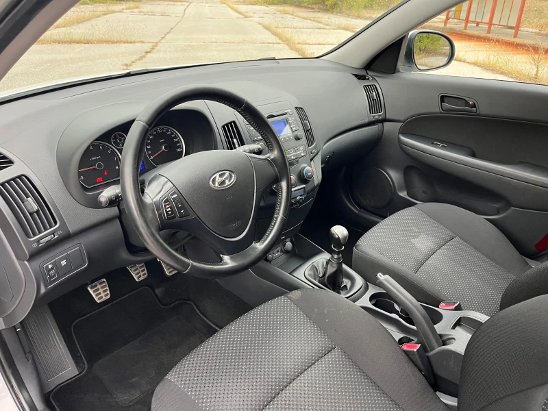 Hyundai I30 1.4i, снимка 8 - Автомобили и джипове - 47463333