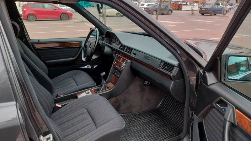 Mercedes-Benz 200 E, снимка 3 - Автомобили и джипове - 49395202