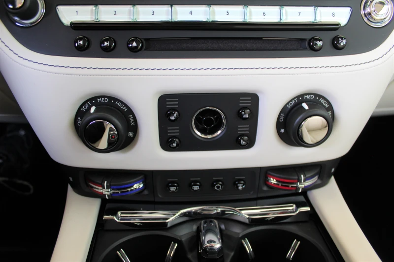 Rolls-Royce Dawn 6.6 V12/ HEAD UP/ NIGHT VISION/ CAMERA/ 21/, снимка 14 - Автомобили и джипове - 53363008