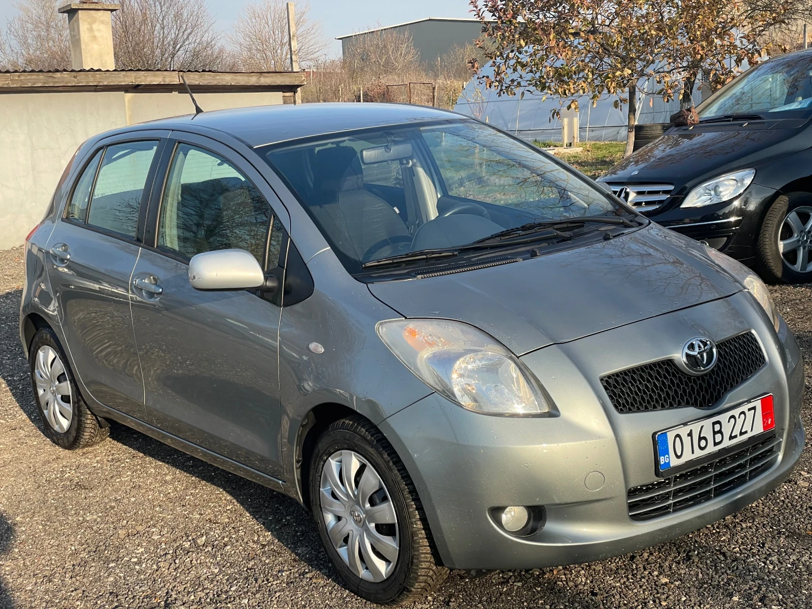 Toyota Yaris 1.3i ВНОС ИТАЛИЯ, ЗИМНИ ГУМИ, 177 хил.км. - изображение 3