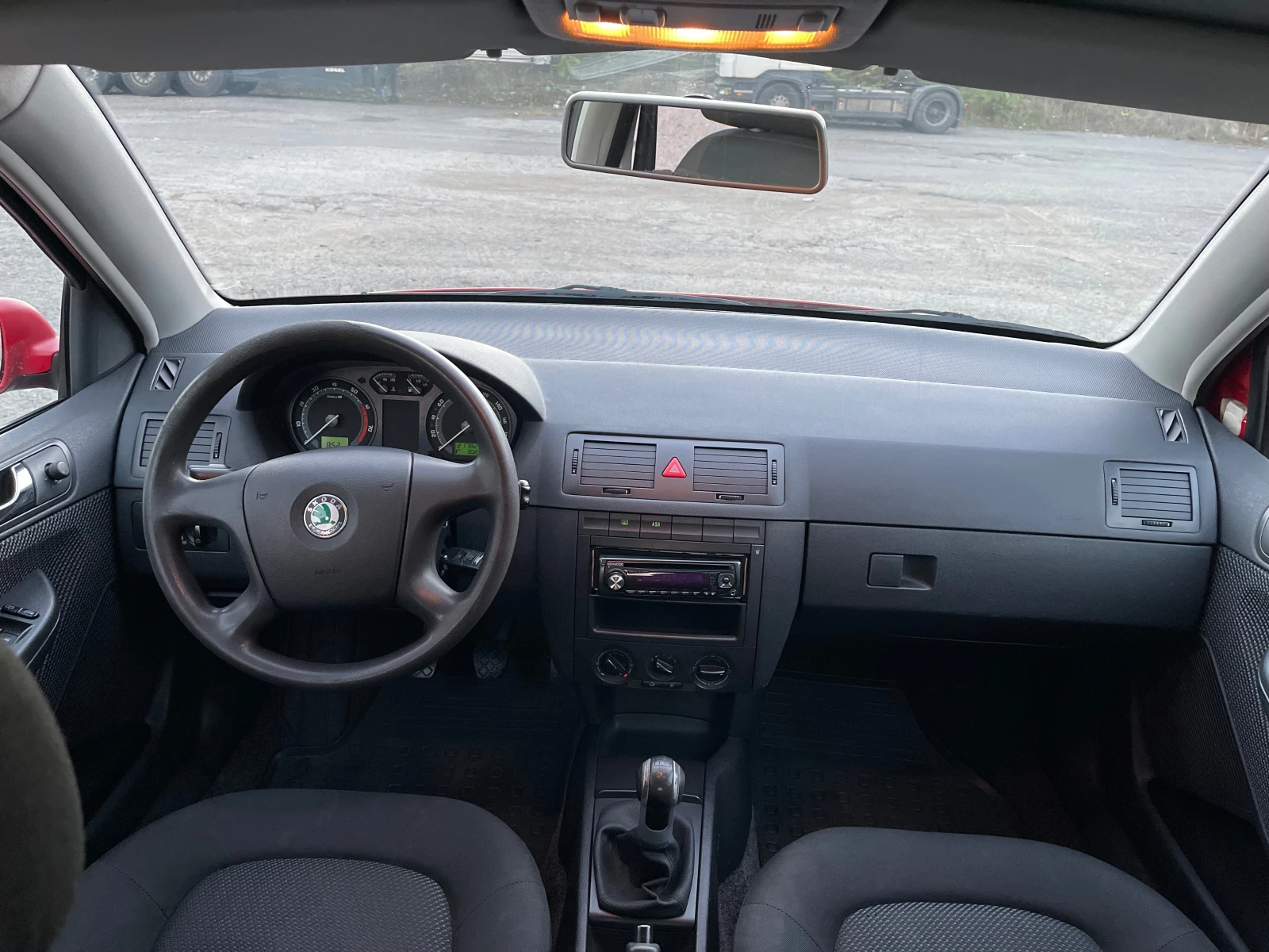 Skoda Fabia 1.2 64к.с - изображение 9