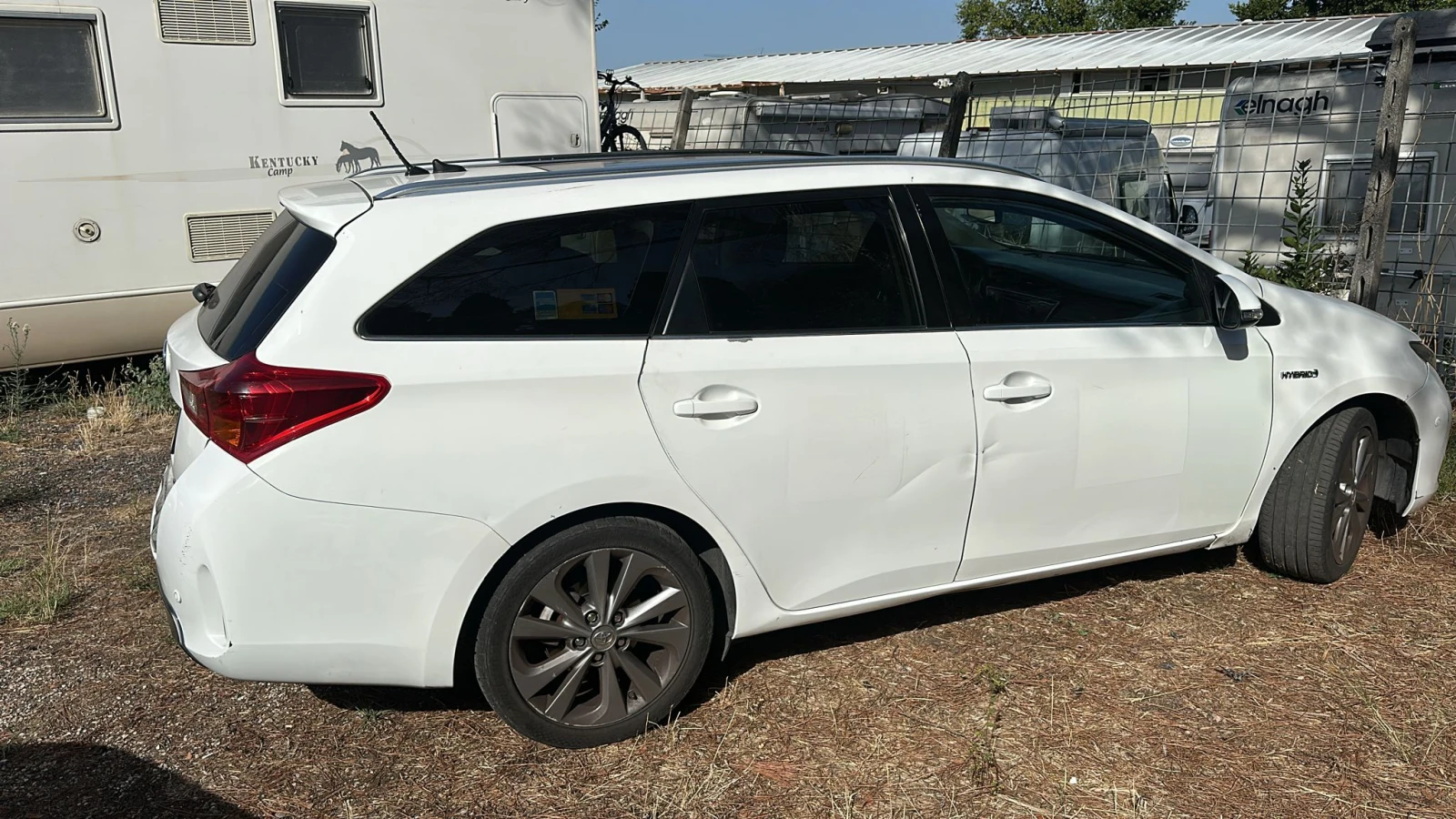 Toyota Auris 1.8HYBRID - изображение 2