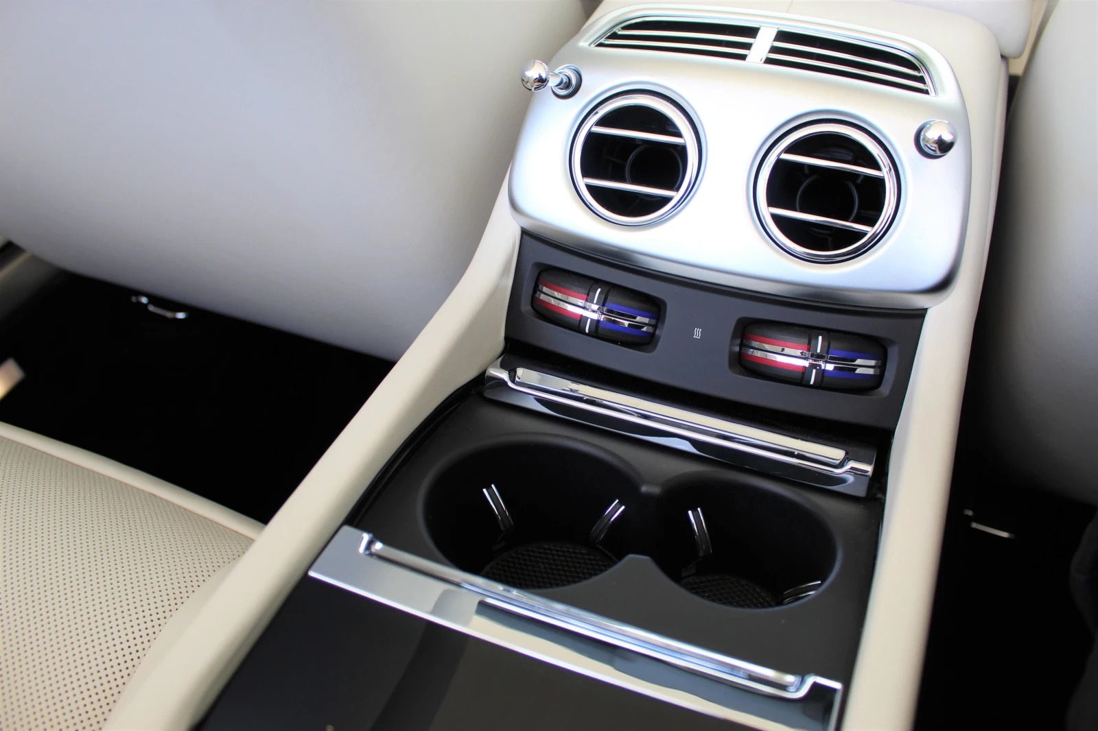 Rolls-Royce Dawn 6.6 V12/ HEAD UP/ NIGHT VISION/ CAMERA/ 21/ | Mobile.bg � ����������� 17