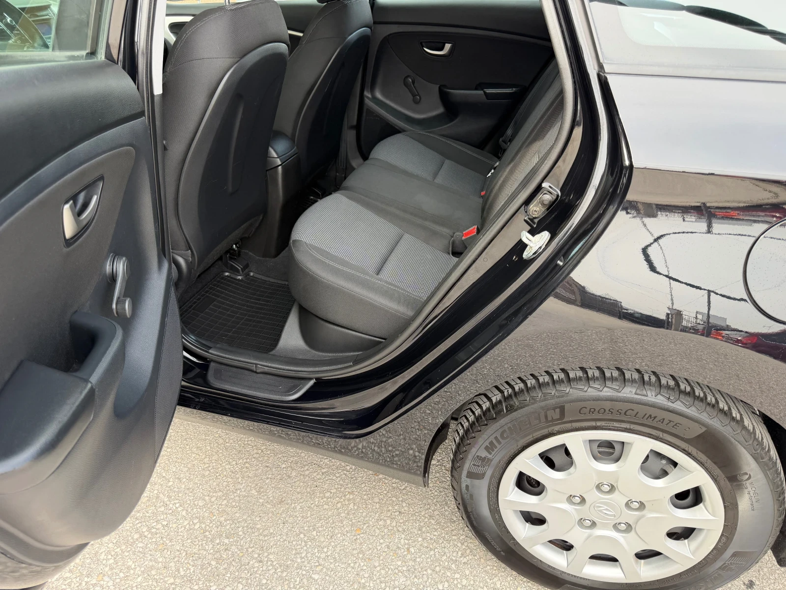 Hyundai I30 1.4CRDI 90к.с. EURO5 ГЕРМАНИЯ, снимка 13 - Автомобили и джипове - 53730285