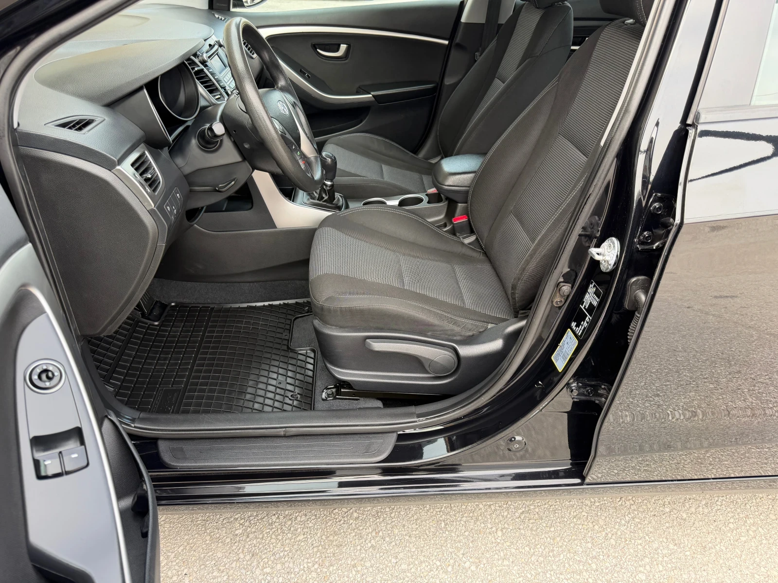 Hyundai I30 1.4CRDI 90к.с. EURO5 ГЕРМАНИЯ, снимка 12 - Автомобили и джипове - 53730285