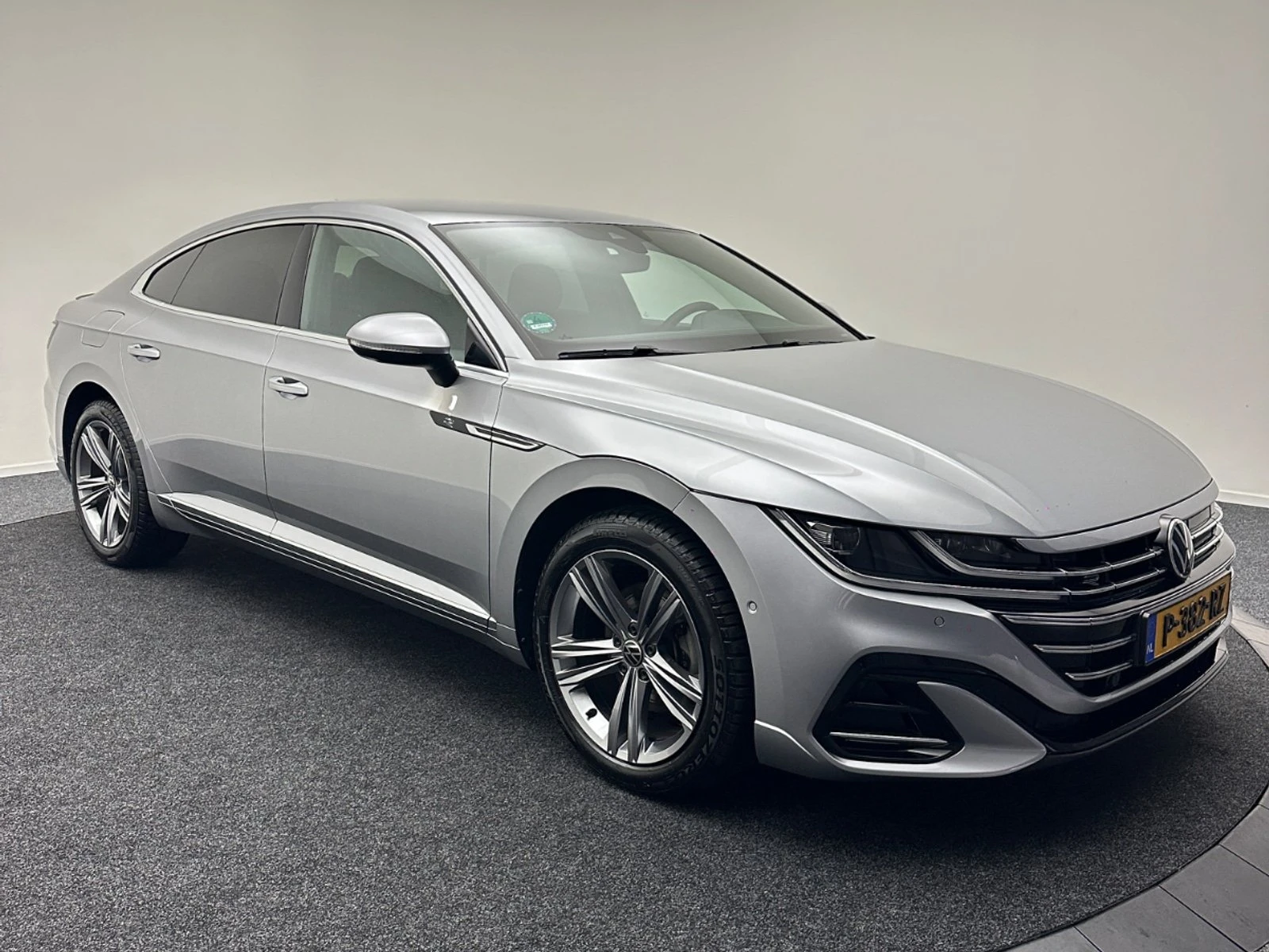 VW Arteon 1.4 R-Line | Auto.bg — изображение 1