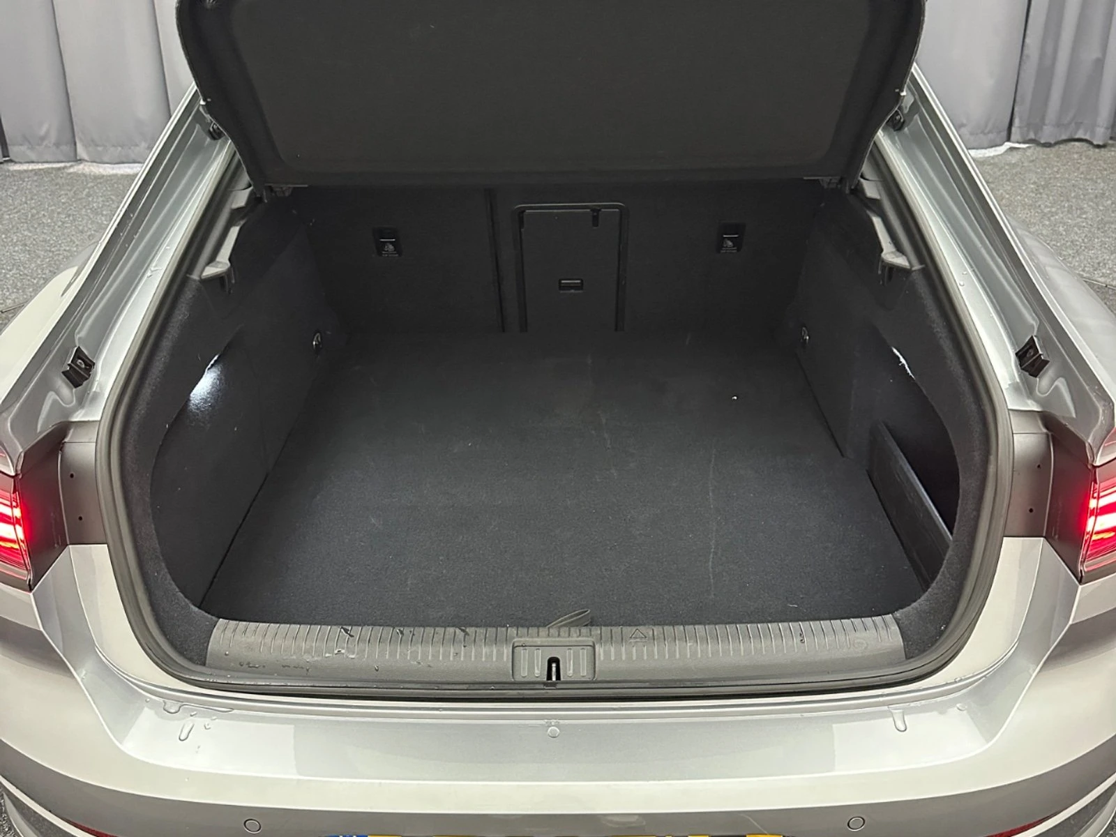 VW Arteon 1.4 R-Line, снимка 17 - Автомобили и джипове - 53949251