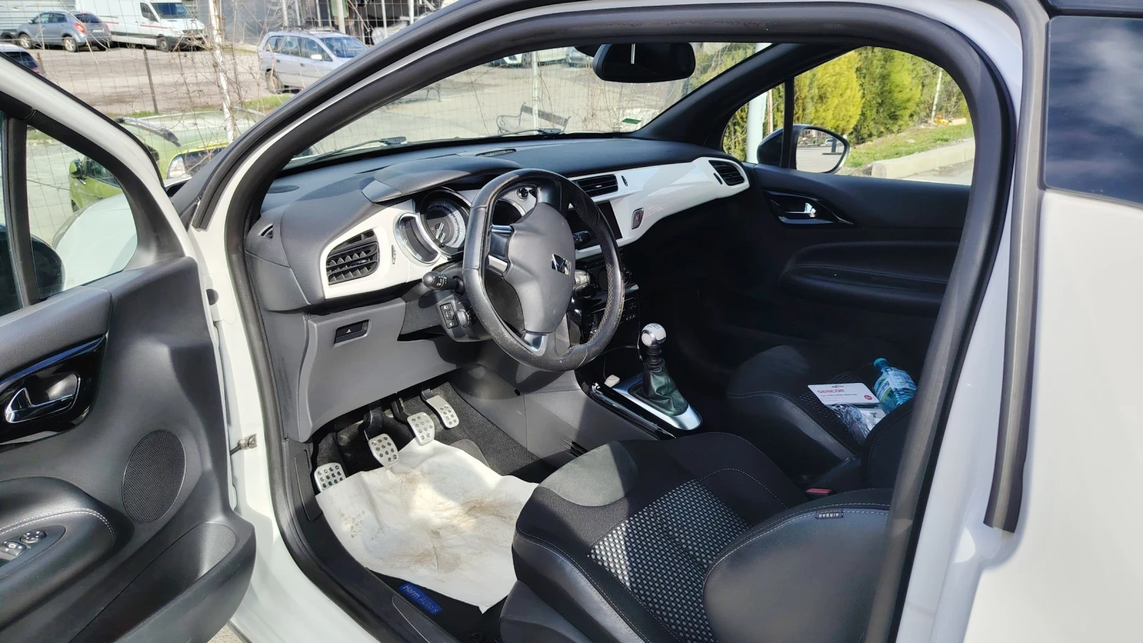 Citroen DS3 1.6 турбо, 156 конски сили, снимка 10 - Автомобили и джипове - 54081945