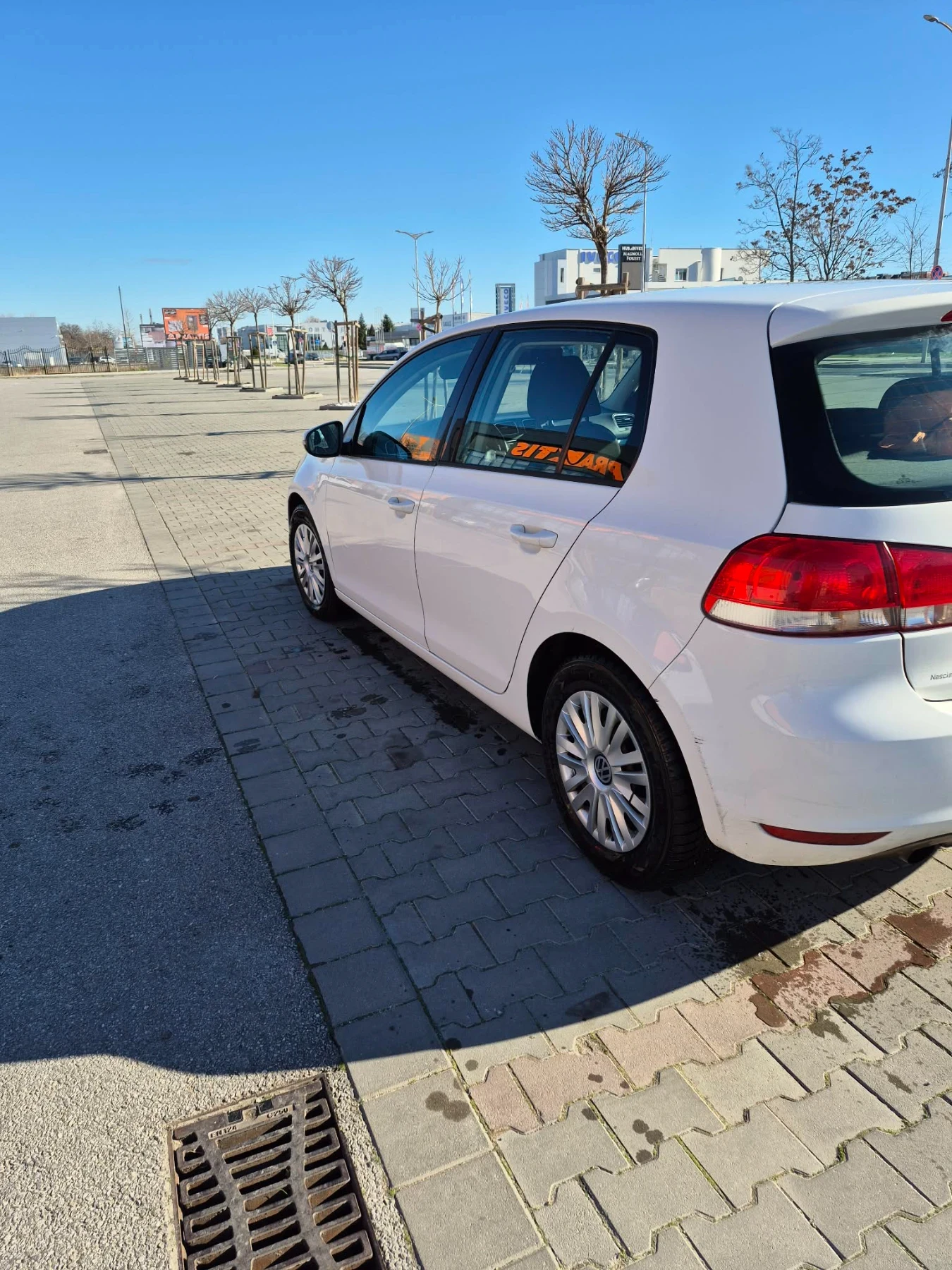 VW Golf 1.6tdi, снимка 6 - Автомобили и джипове - 54478874