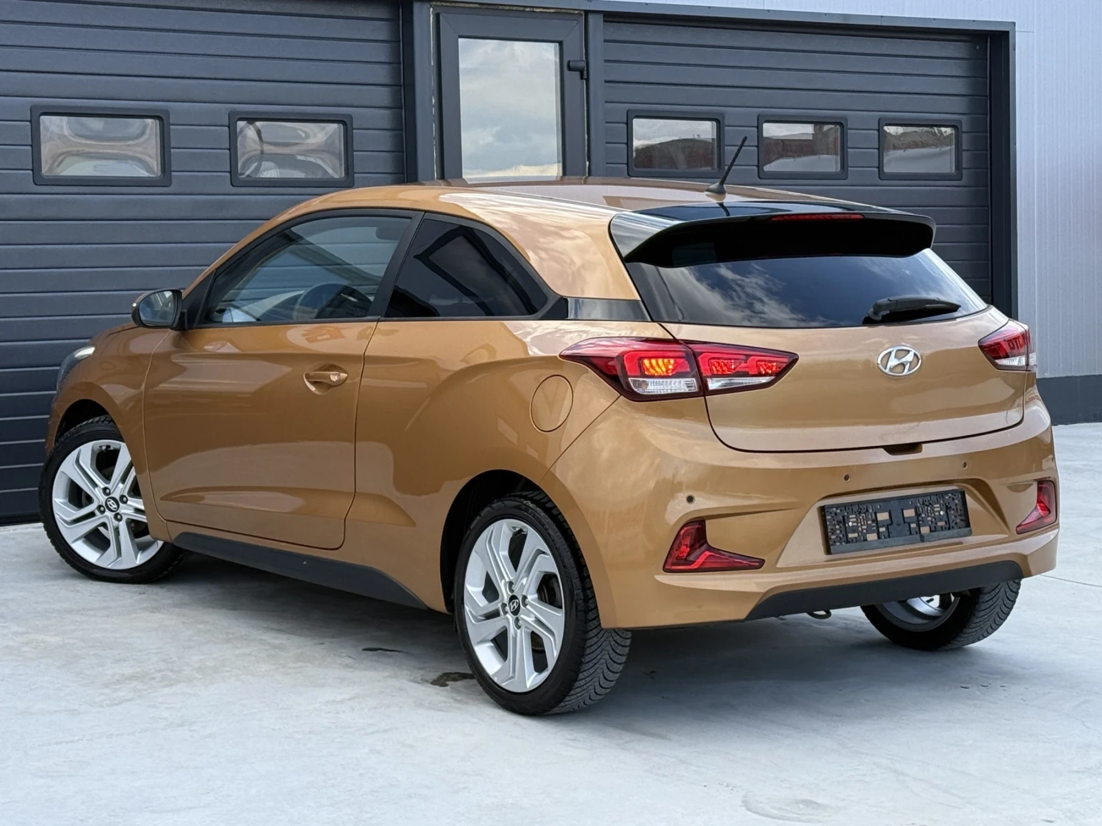 Hyundai I20 1.4 TOP  EURO 6 TUV, COC, SERVIZ BUK , снимка 4 - Автомобили и джипове - 54544097
