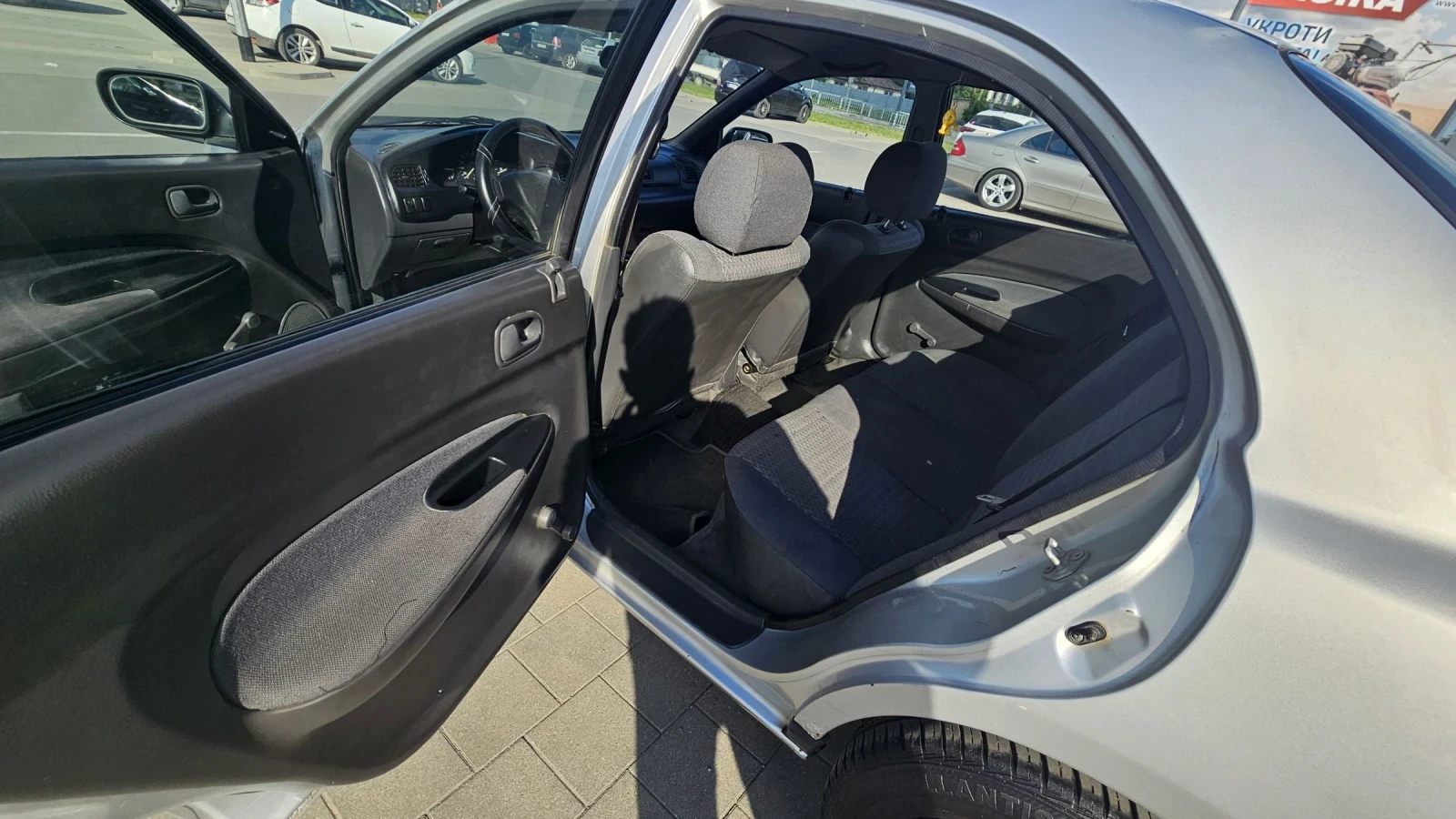 Mazda 323 Familia 1.3 Газ/бензин, снимка 10 - Автомобили и джипове - 55117406