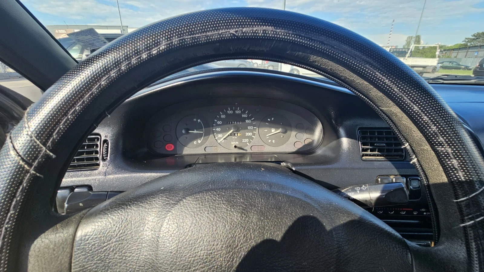 Mazda 323 Familia 1.3 Газ/бензин, снимка 13 - Автомобили и джипове - 55117406