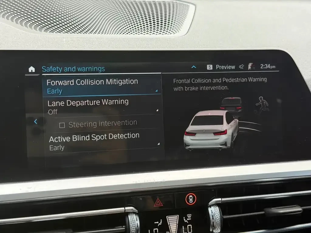 BMW 330 e xDrive Plug-in Hybrid, снимка 16 - Автомобили и джипове - 55616514