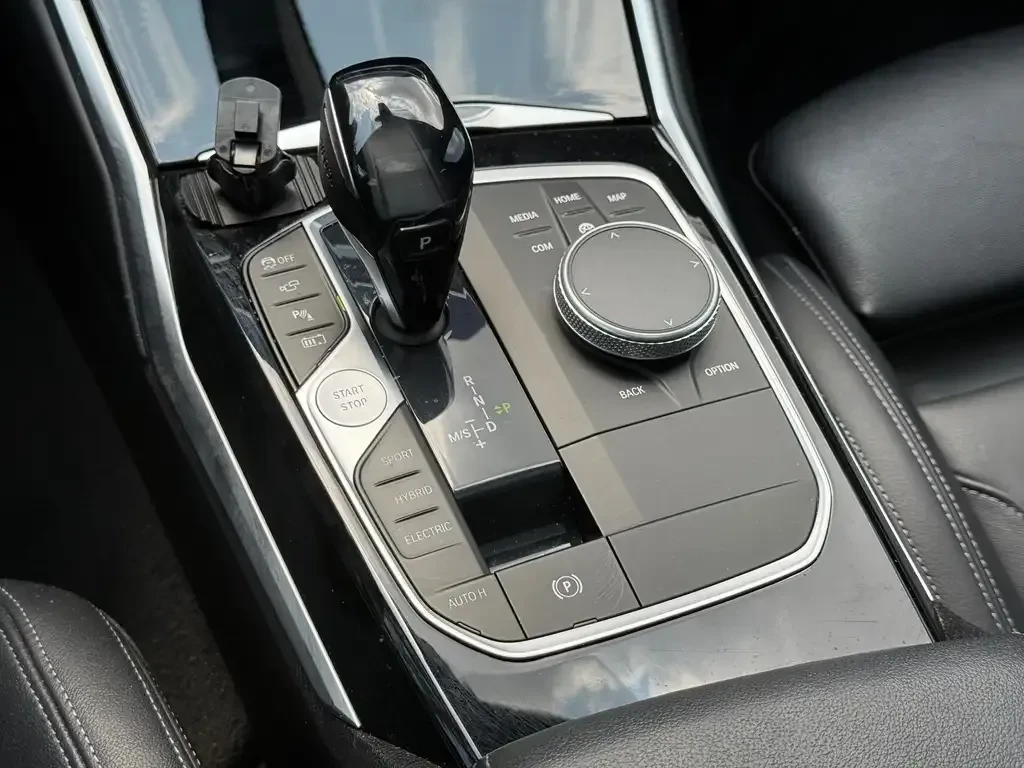 BMW 330 e xDrive Plug-in Hybrid, снимка 10 - Автомобили и джипове - 55616514