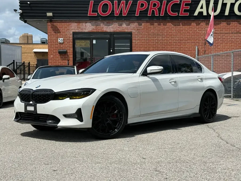 BMW 330 e xDrive Plug-in Hybrid, снимка 2 - Автомобили и джипове - 55616514