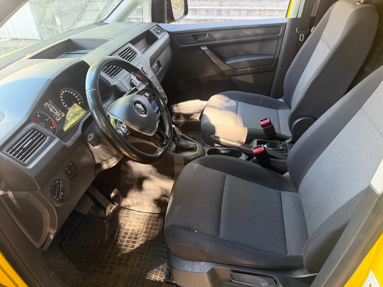 VW Caddy 2.0 TDI , снимка 5 - Автомобили и джипове - 55689288