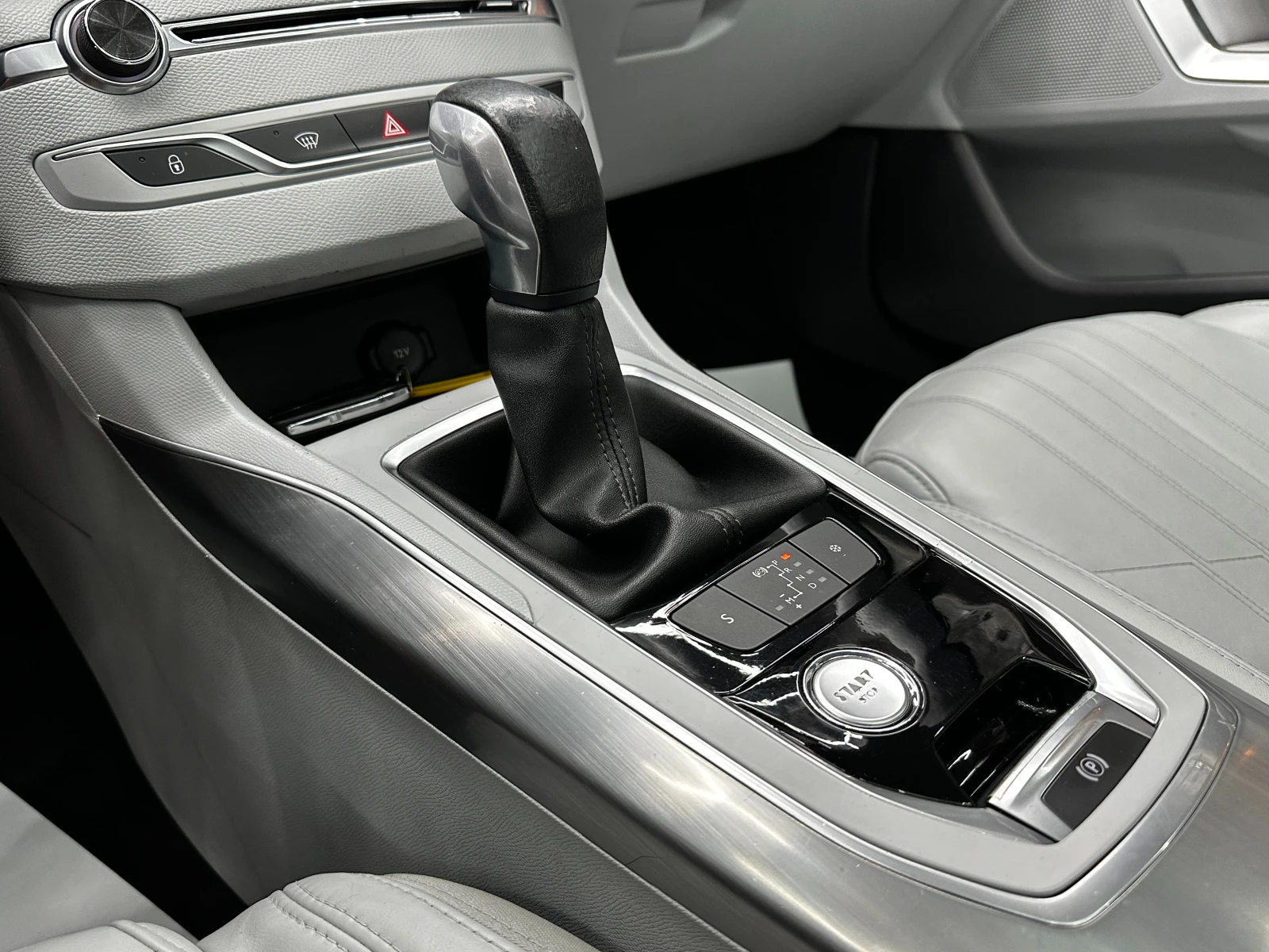 Peugeot 308 Автоматик/Хечбек/GT line/Панорама/ГАРАНЦИЯ, снимка 13 - Автомобили и джипове - 55724985
