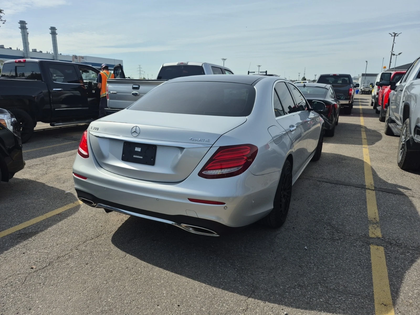 Mercedes-Benz E 300 4MATIC * AMG * BURMESTER * CARFAX * , снимка 3 - Автомобили и джипове - 56003452