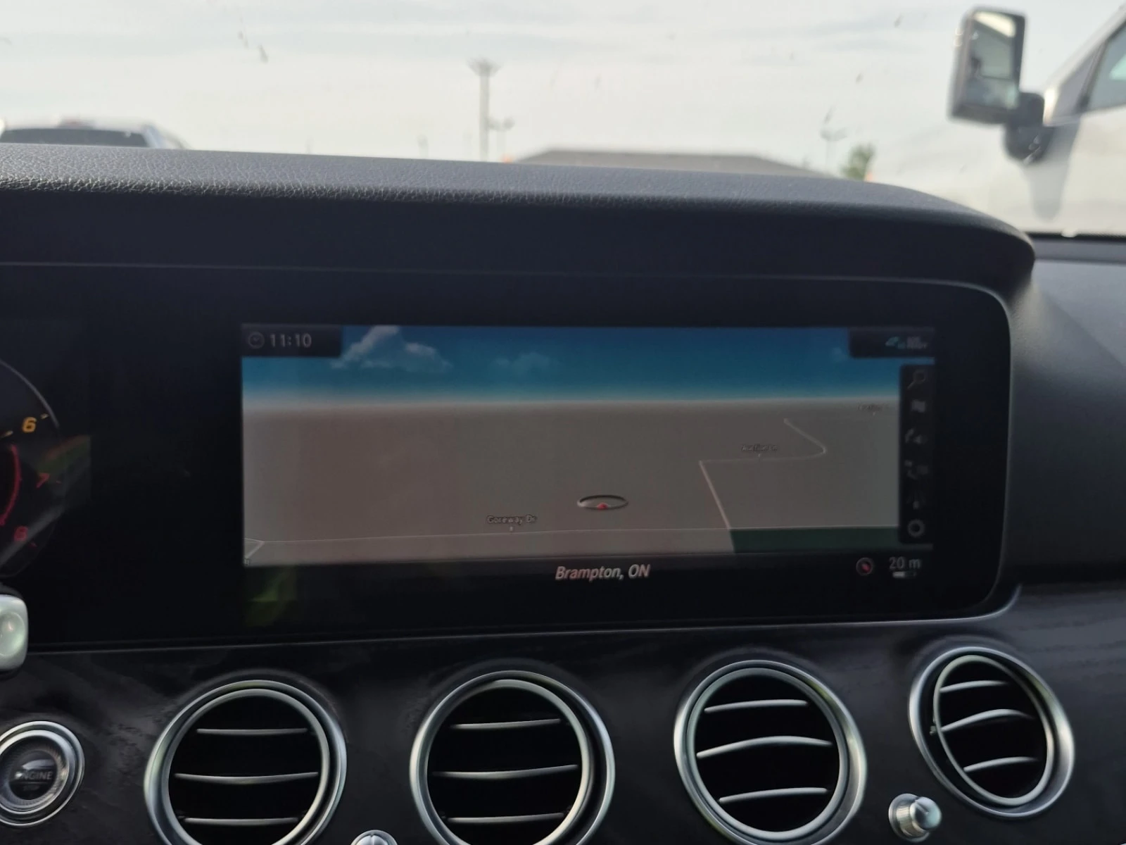 Mercedes-Benz E 300 4MATIC * AMG * BURMESTER * CARFAX * , снимка 7 - Автомобили и джипове - 56003452