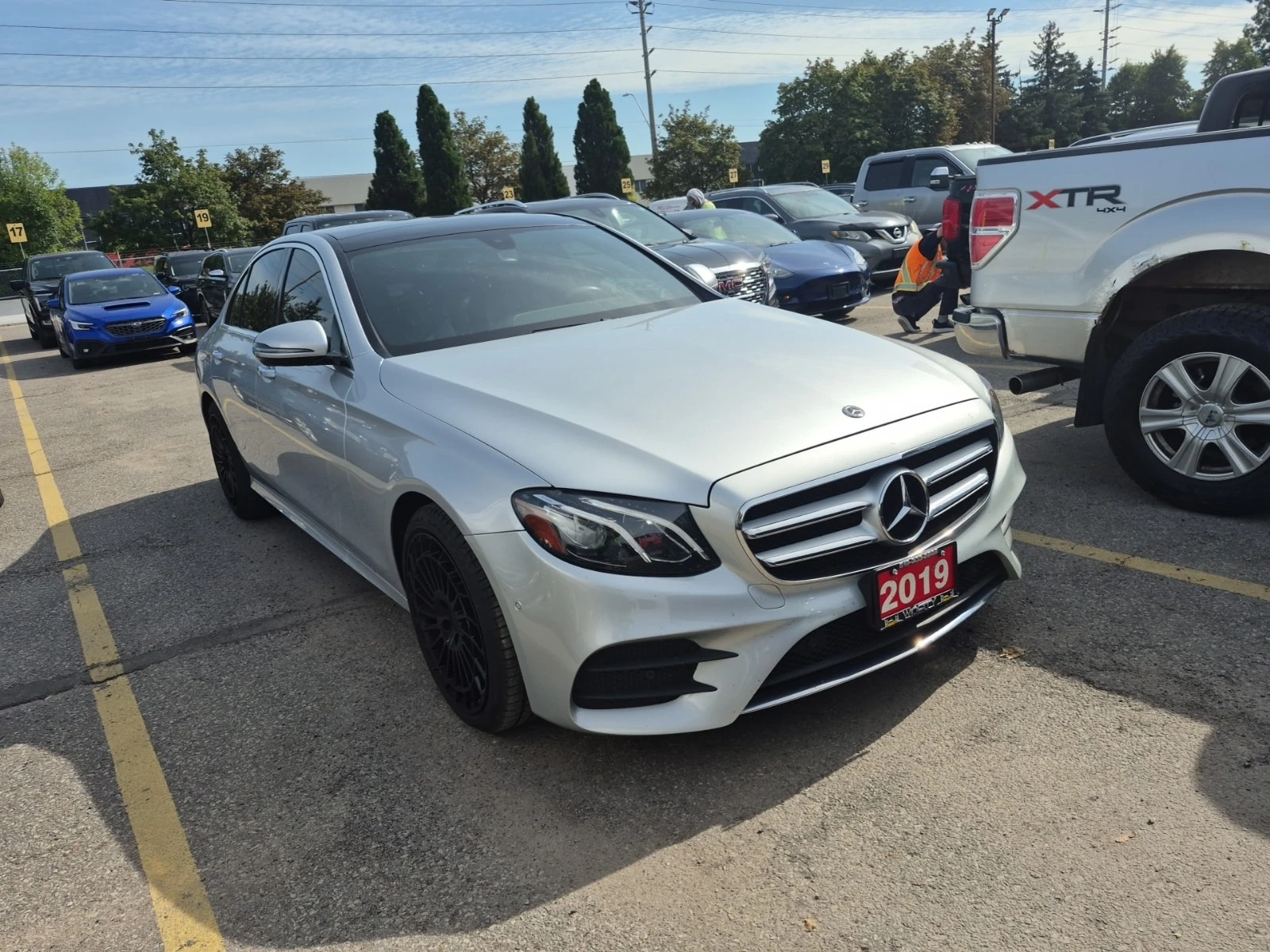 Mercedes-Benz E 300 4MATIC * AMG * BURMESTER * CARFAX * , снимка 2 - Автомобили и джипове - 56003452