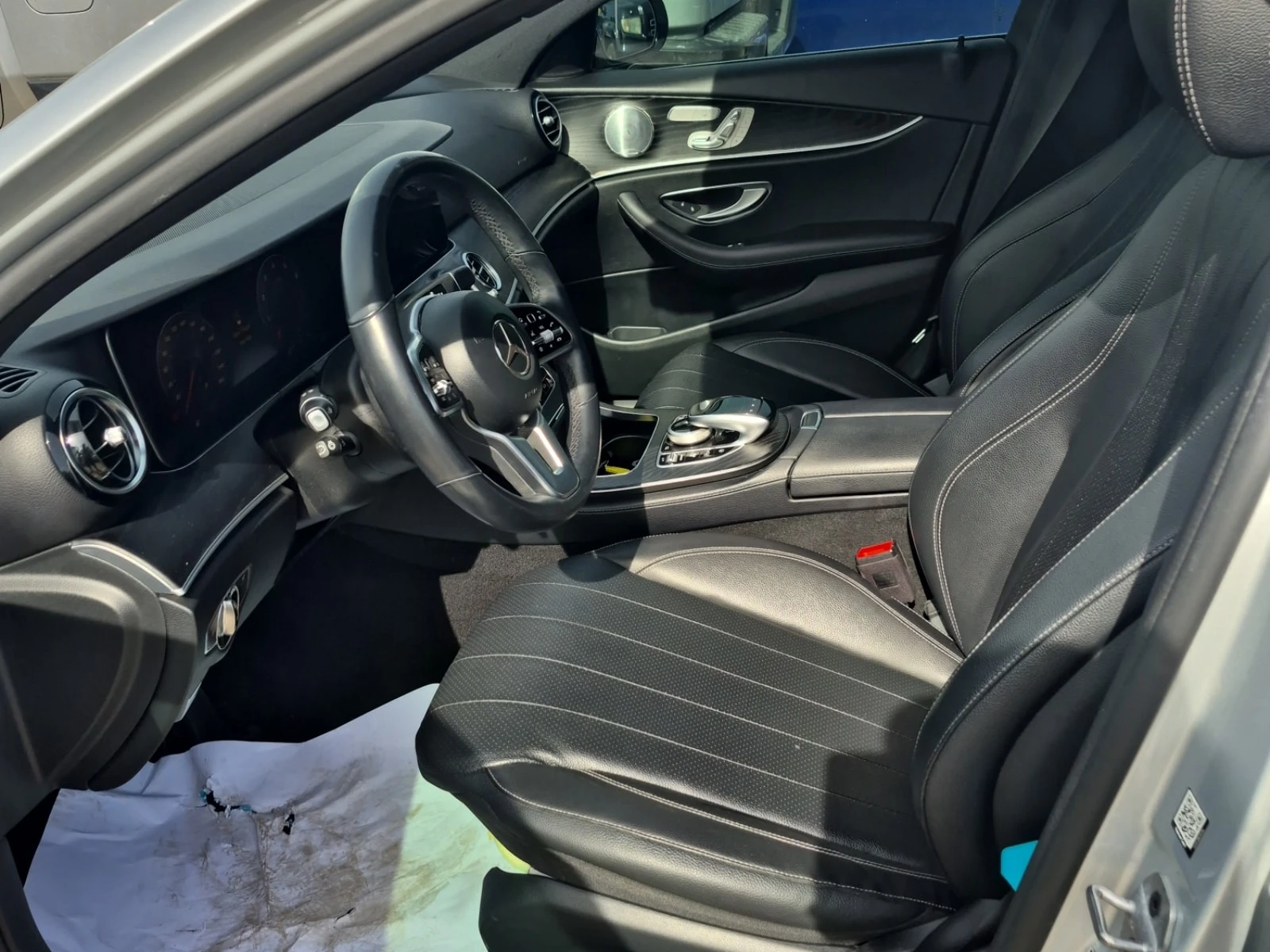 Mercedes-Benz E 300 4MATIC * AMG * BURMESTER * CARFAX * , снимка 5 - Автомобили и джипове - 56003452