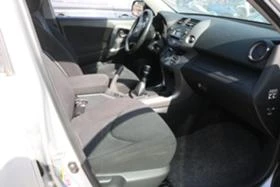 Toyota Rav4 2.2 D4D, снимка 11