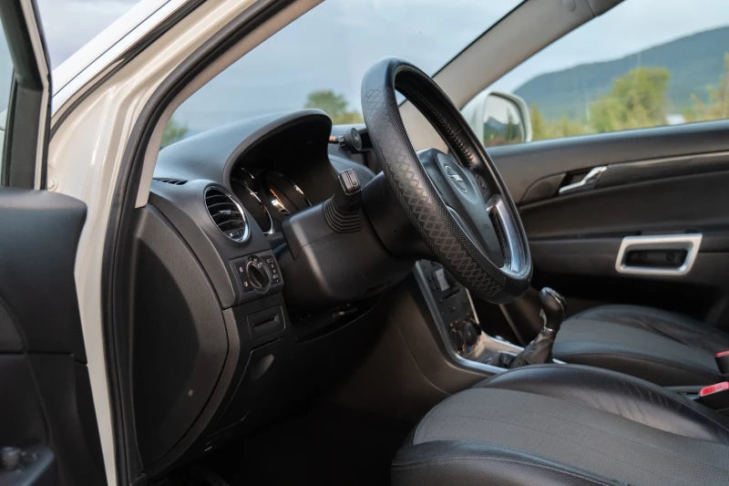 Opel Antara, снимка 6 - Автомобили и джипове - 52326379