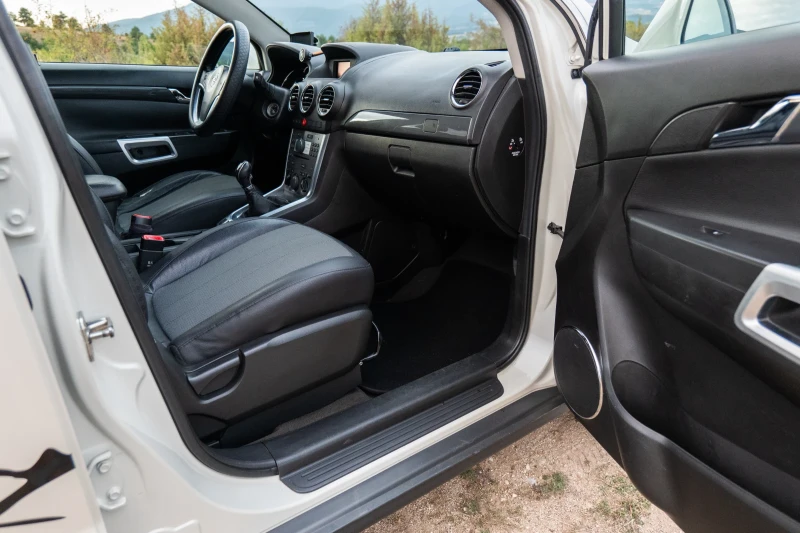 Opel Antara, снимка 7 - Автомобили и джипове - 52326379