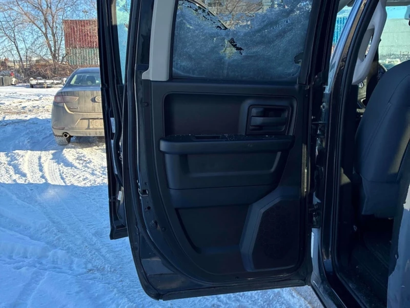 Dodge RAM 1500 * Express * CARFAX * БЕЗ ПЪРВОНАЧАЛНА ВНОСКА, снимка 17 - Автомобили и джипове - 53044048