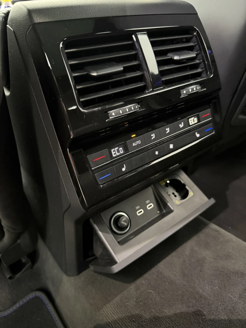 VW Touareg 4Motion, R-Line, Plug-in, снимка 7 - Автомобили и джипове - 53542616