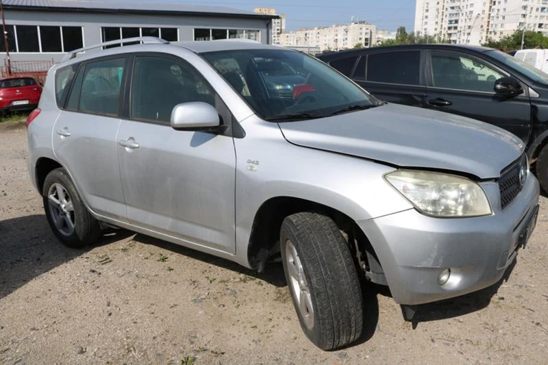 Toyota Rav4 2.2 D4D, снимка 3 - Автомобили и джипове - 36911965