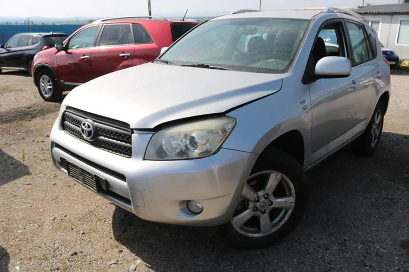 Toyota Rav4 2.2 D4D, снимка 1 - Автомобили и джипове - 36911965