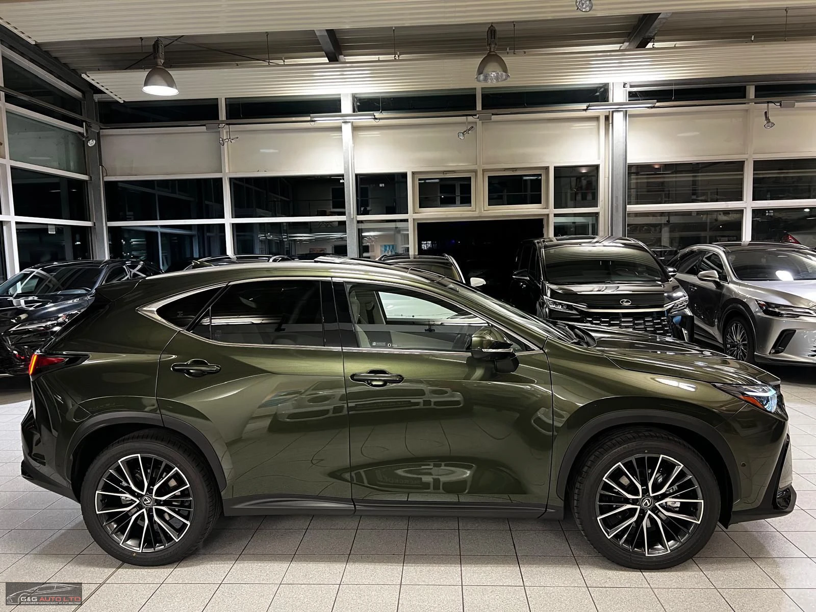 Lexus NX 350h НОВ!243HP/LUXURY/4X4/360/PANO/LED/KLESS/586v - изображение 5