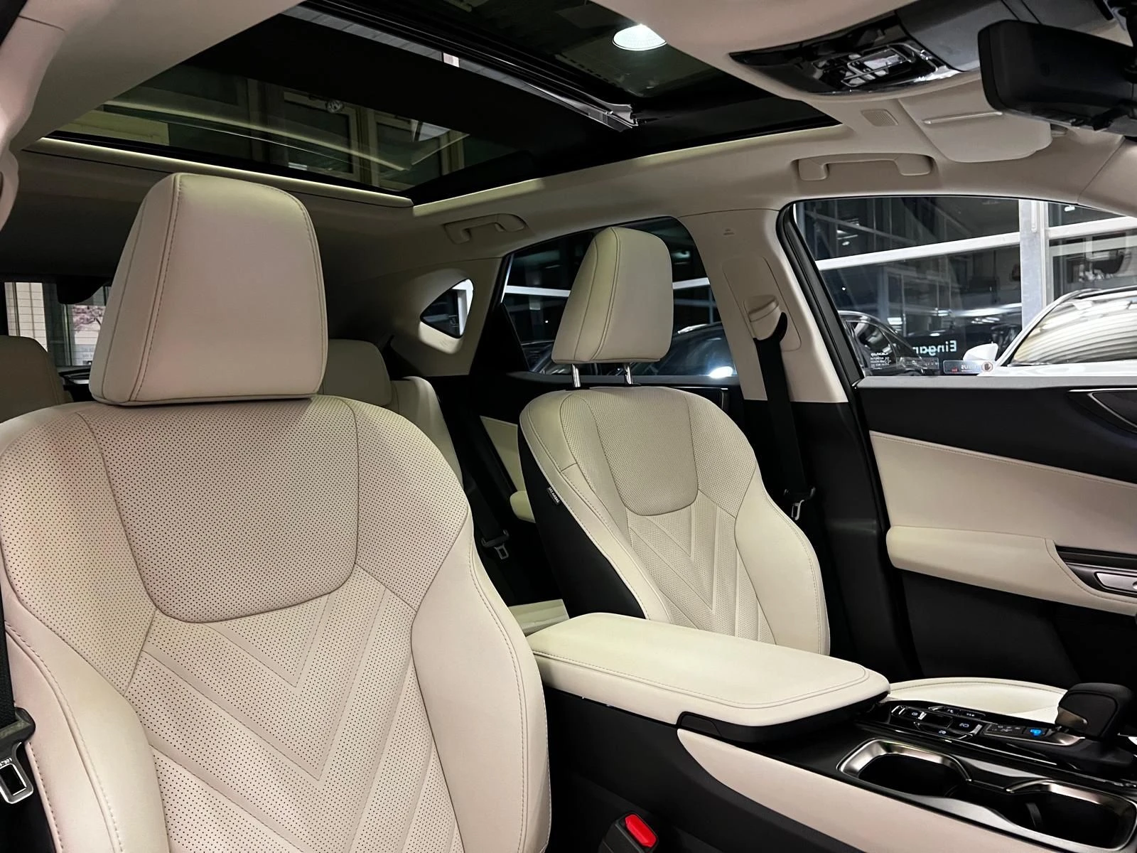 Lexus NX 350h НОВ!243HP/LUXURY/4X4/360/PANO/LED/KLESS/586v - изображение 10